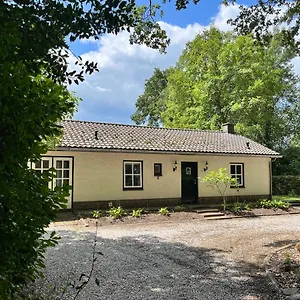 Villa Oeyenbos, Knegsel