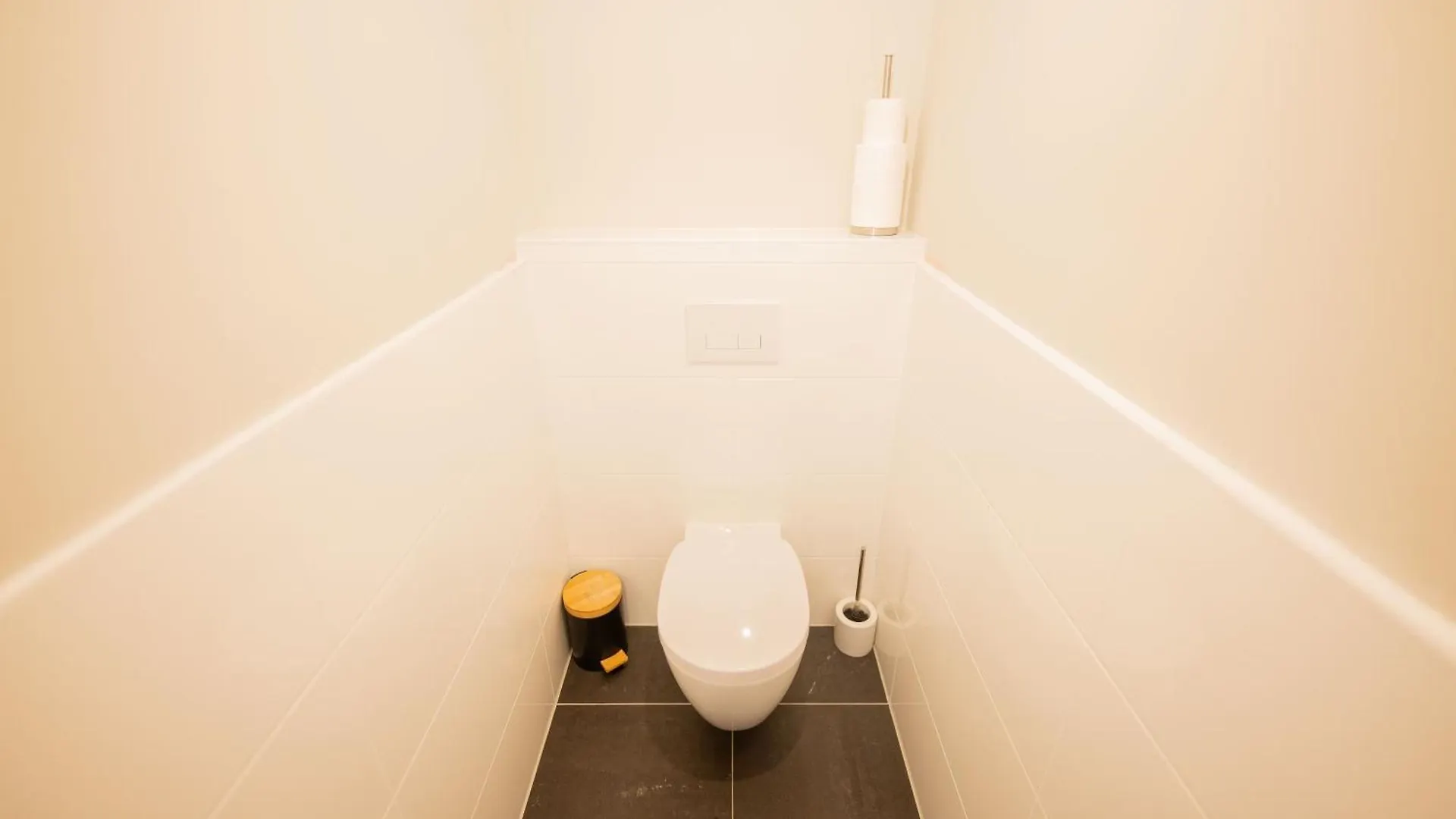 Two-Bedroom Apartment Bs-Bsh Rotterdam